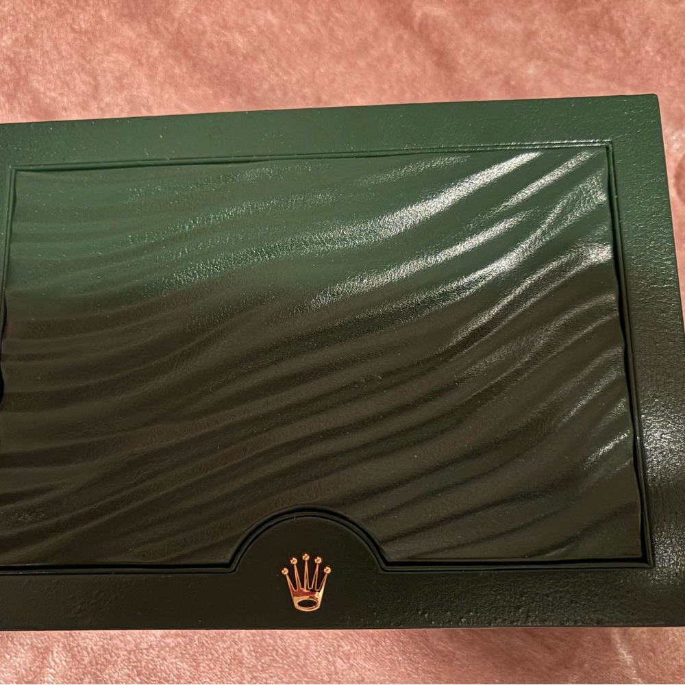 ROLEX SA - GENEVE SUISSE
empty watch box & Cushion. BOX ONLY!!!